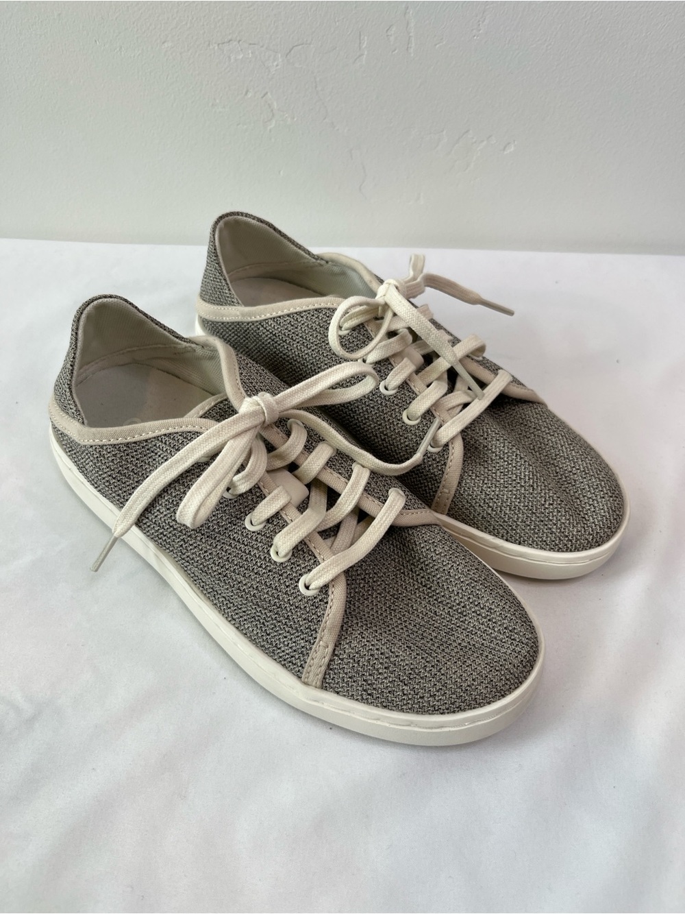 OluKai Pehuea Li Mesh Convertible Drop Heel Sneakers Gray Cream Womens Size 6